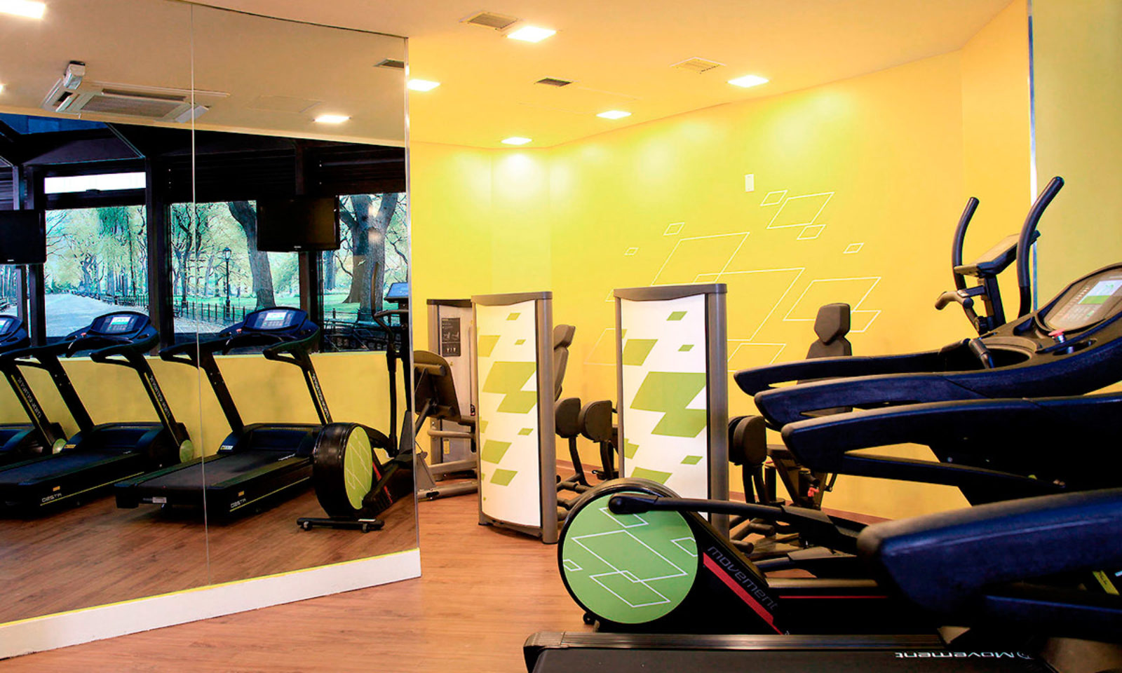 adesivacao-de-parede-academia-bourbon-hotel-2-1600x960