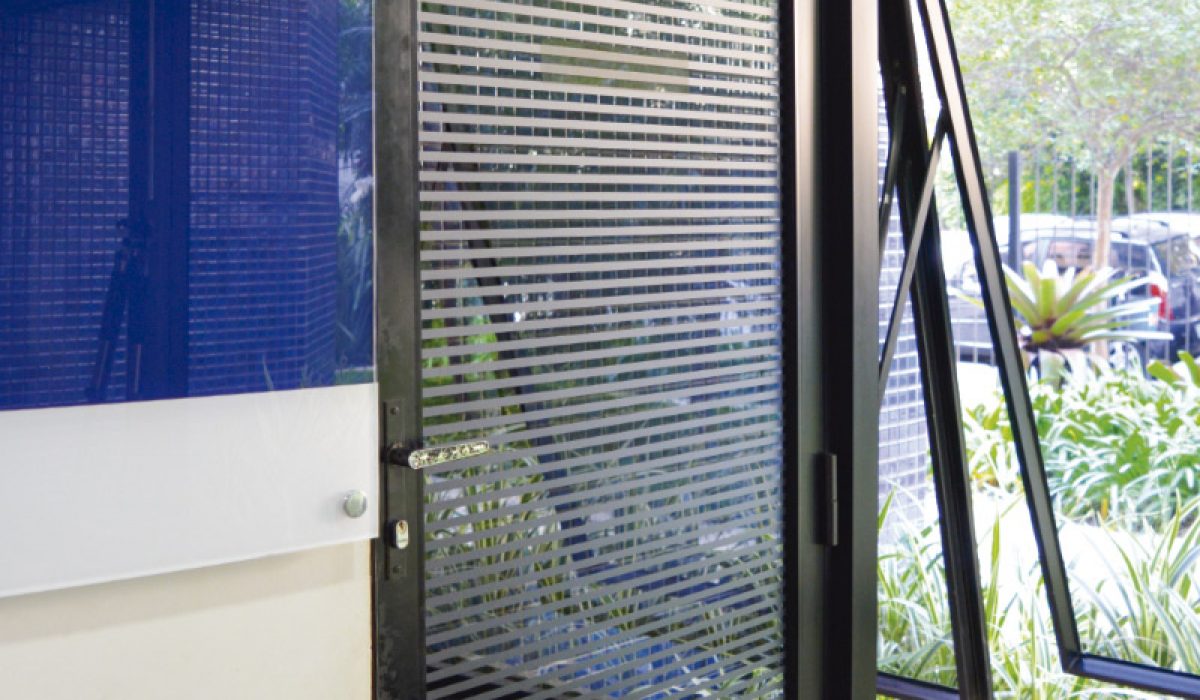 Condomínio Provence // sinalização adesivo-jateado-para-porta-1-1-1200x700