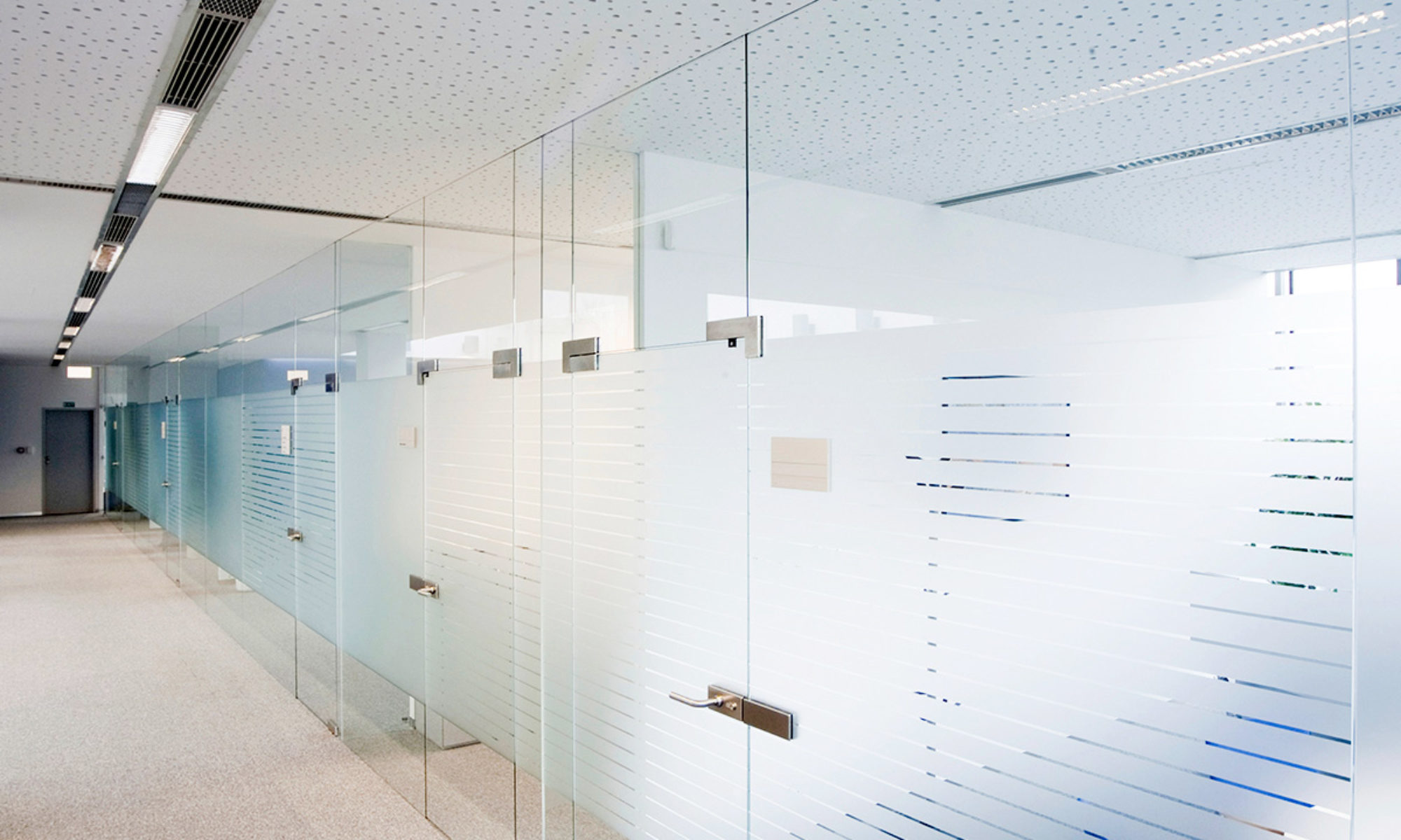 Adesivo Jateado Tipo Persiana adesivo-jateado-tipo-persiana-1-1-2000x1200