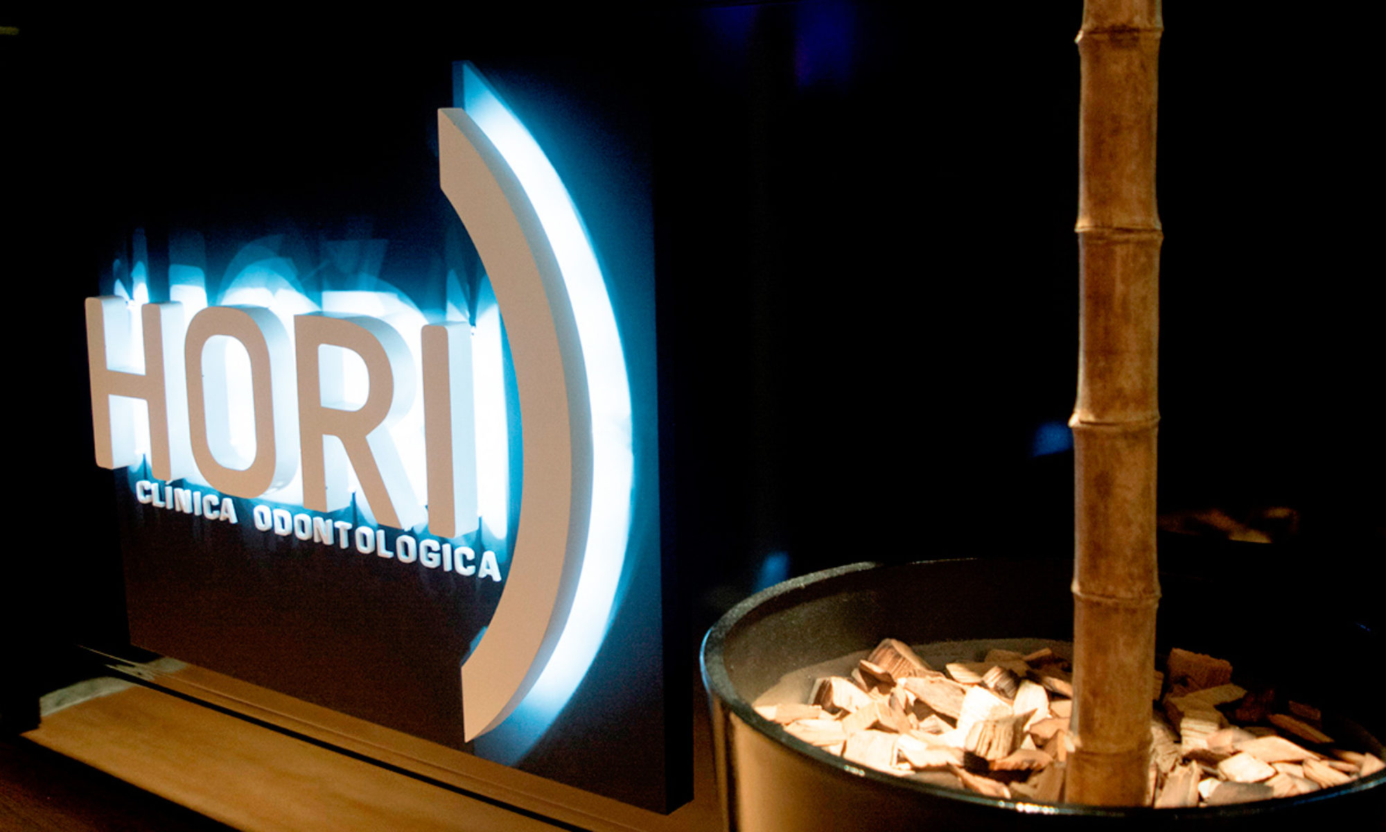 letra-caixa-chapa-galvanizada-iluminada-clinica-hori-1-2000x1200