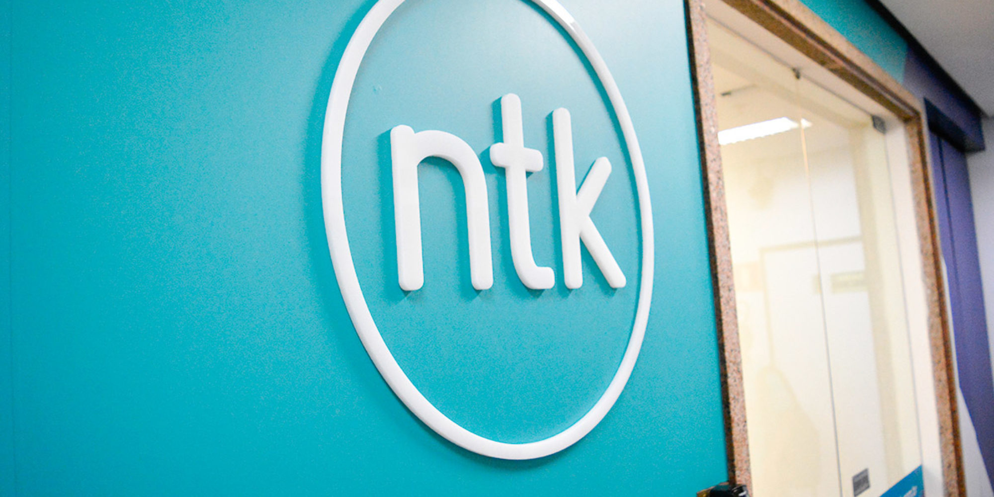 letra-caixa-em-acrilico-branco-ntk-2000x1000