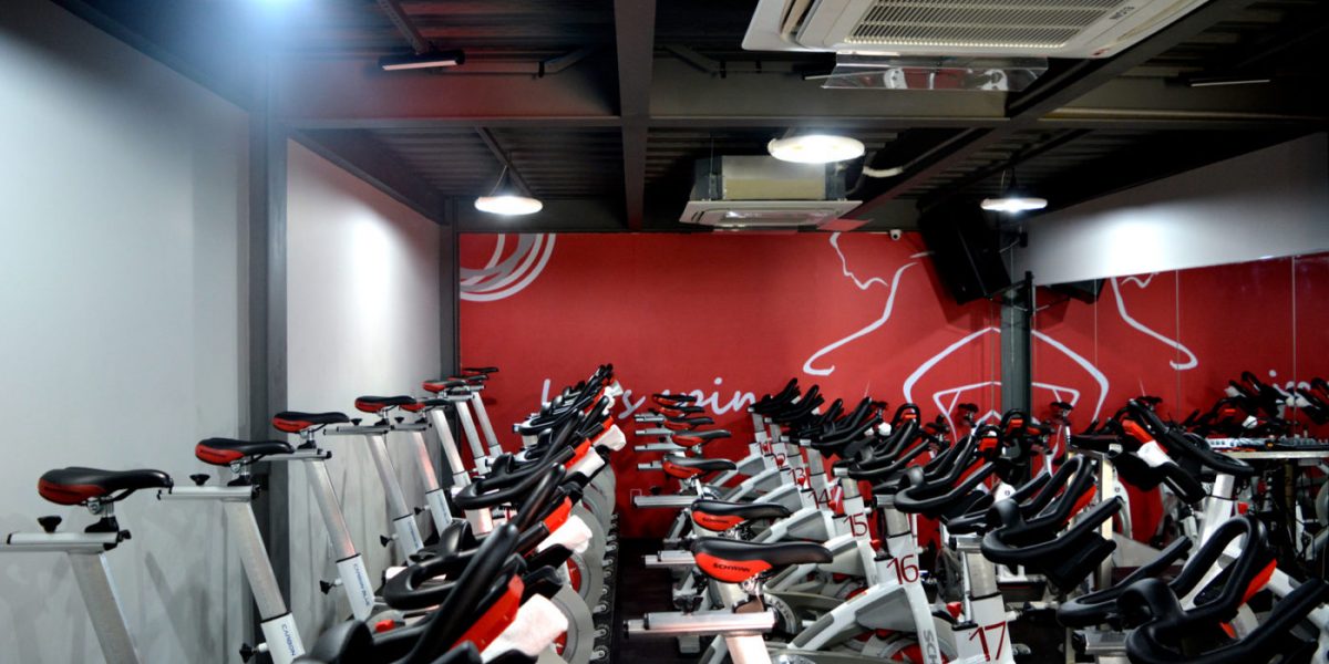 2 Spin Academia // comunicação visual adesivacao-de-parede-2spin-3-1-e1530635944626-1200x600