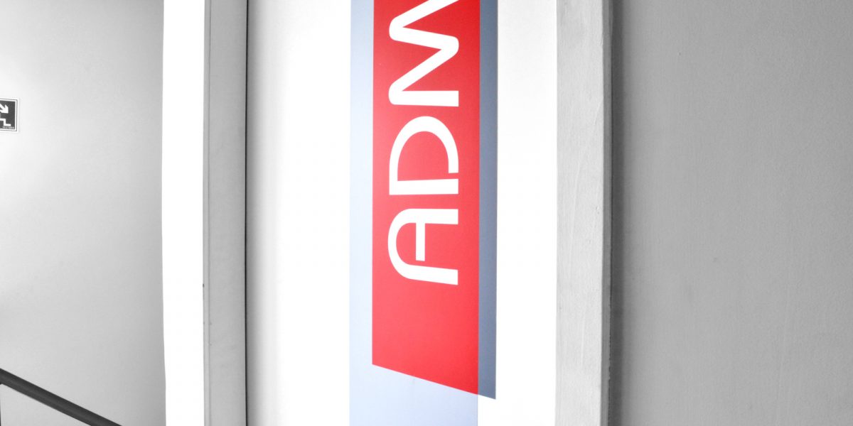 2 Spin Academia // comunicação visual adesivacao-de-parede-2spin-3-2-1-1200x600