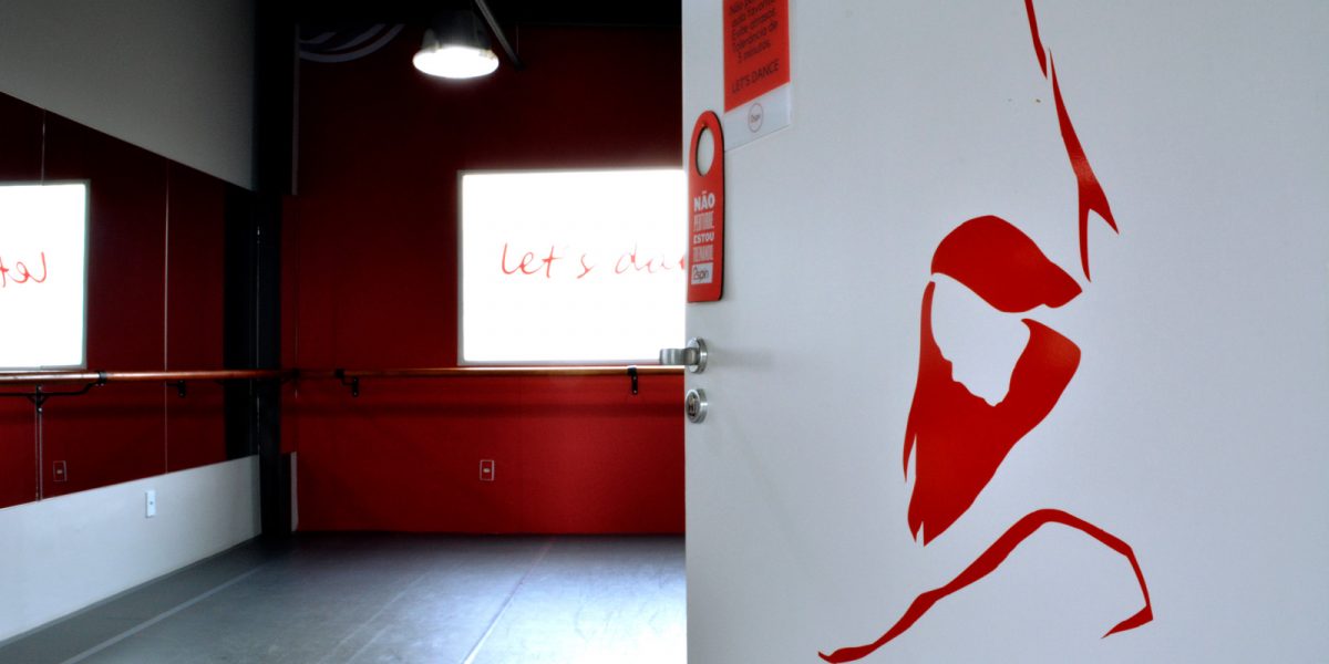 2 Spin Academia // comunicação visual adesivacao-de-parede-2spin-6-1-1200x600