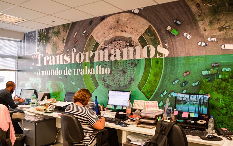 Blog adesivacao-parede-adecco-7-1-1-768x480