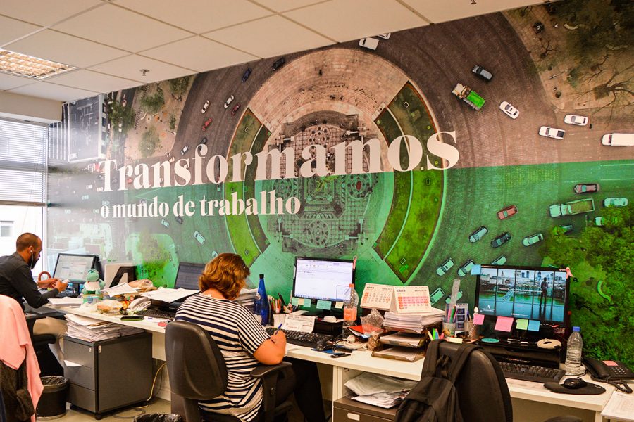 adesivacao-parede-adecco-7-1-1-900x600