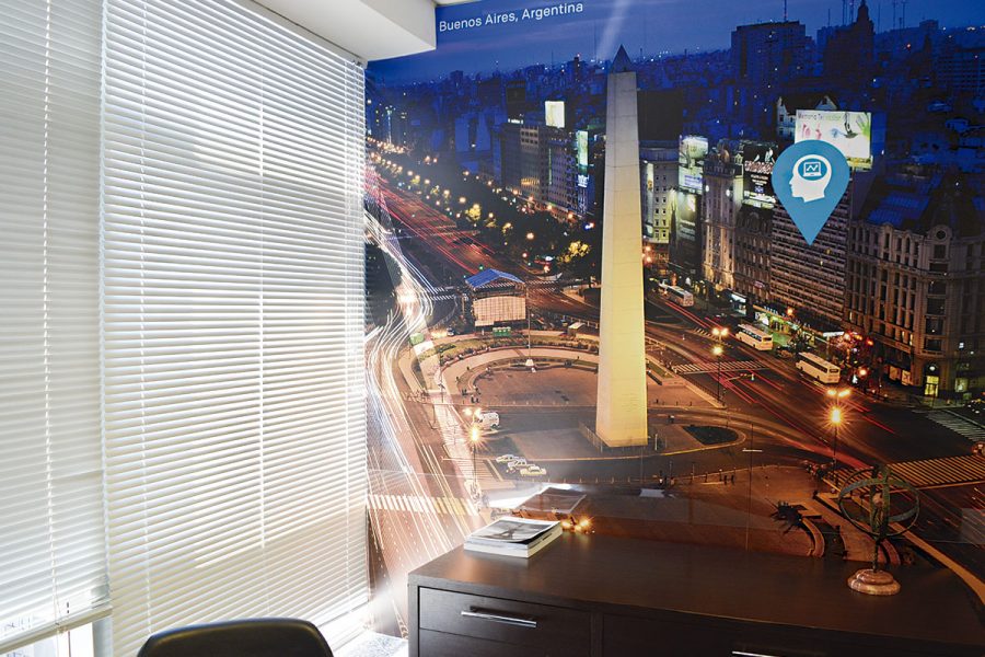 adesivacao-parede-sala-de-reuniao-adecco-21-1-1-900x600