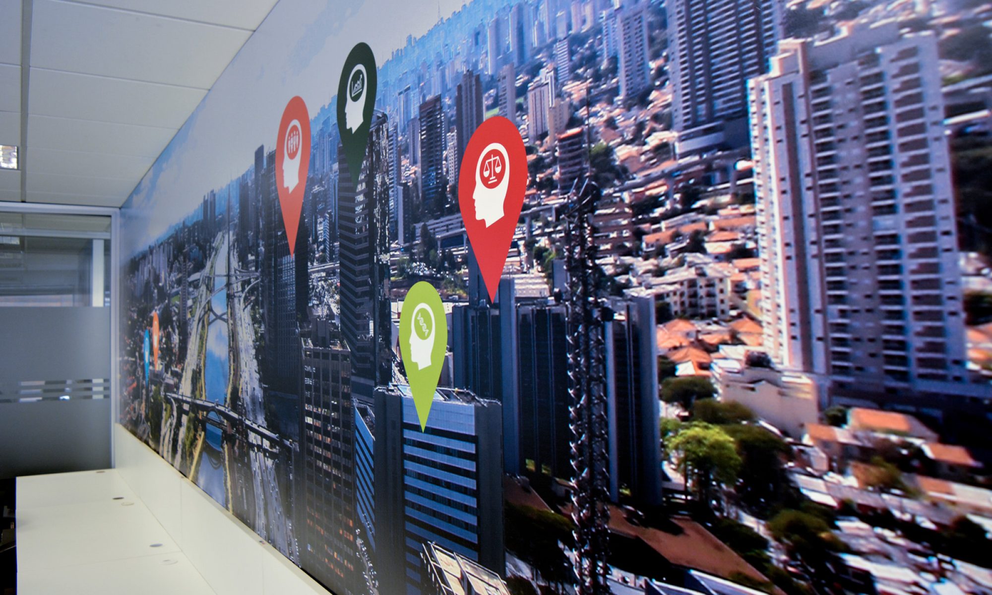 Spring Professional // comunicacão visual adesivo-de-parede-adecco-2-1-2000x1200