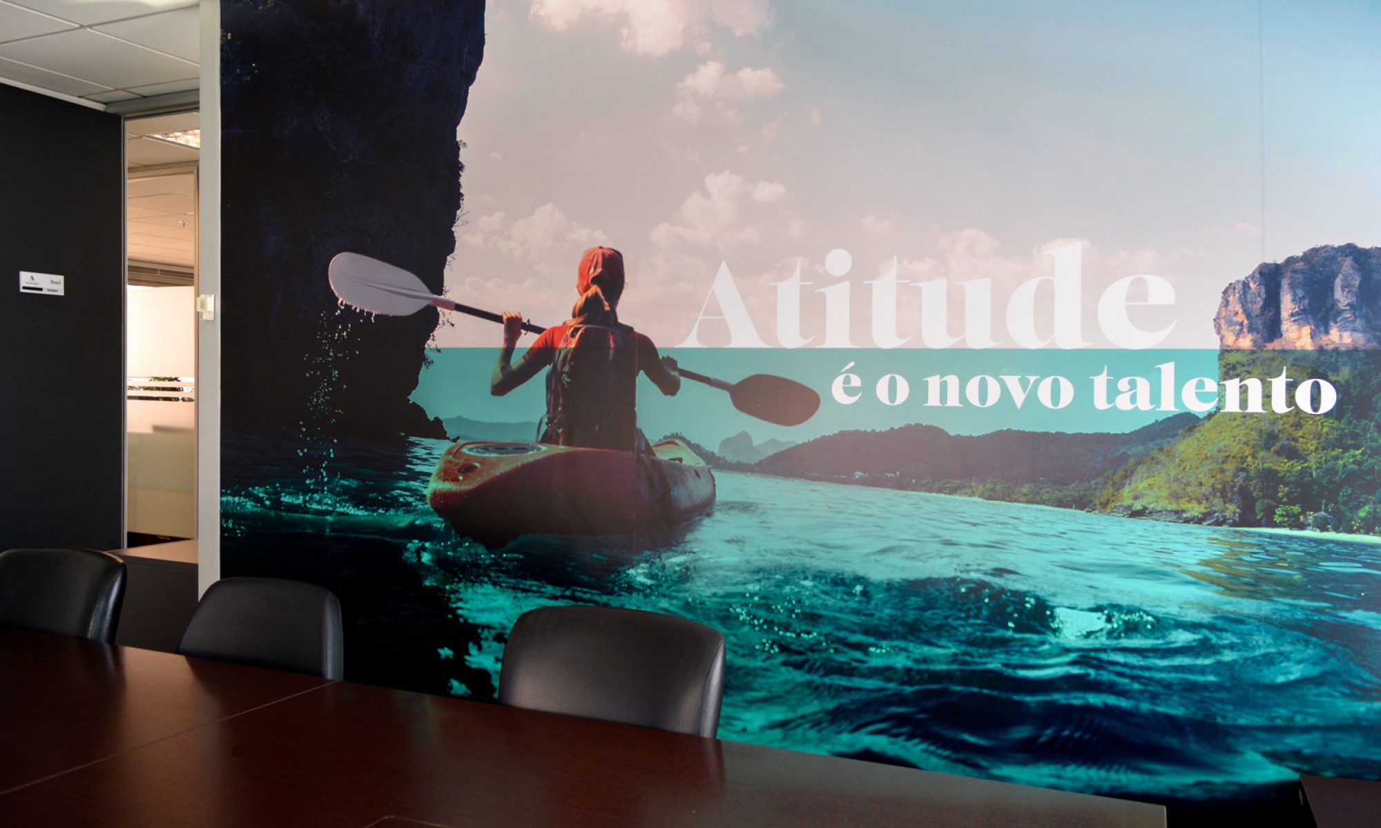 Spring Professional // comunicacão visual adesivo-de-parede-adecco-4-2000x1200