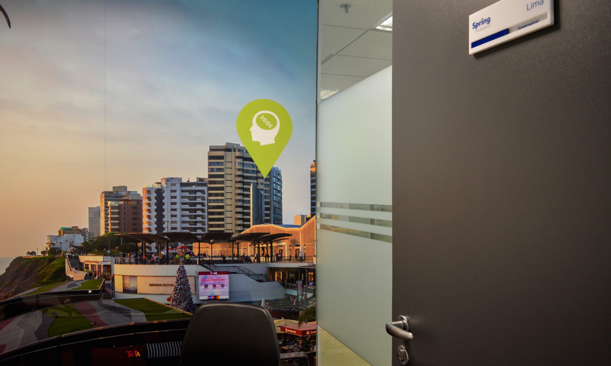 Spring Professional // comunicacão visual adesivo-de-parede-adecco-5-1-2000x1200