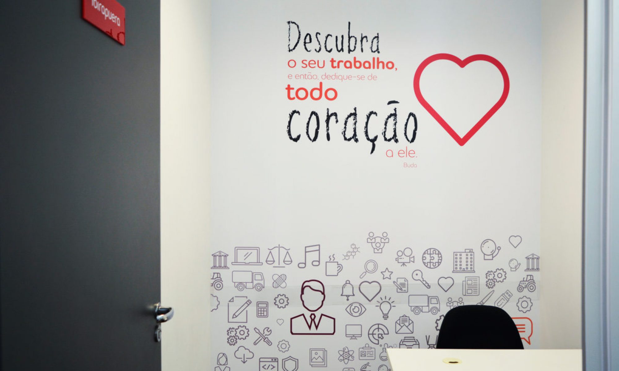 adesivo-de-parede-adecco-6-e1530636336974-2000x1200