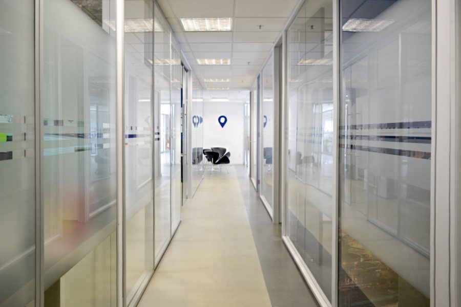 adesivo-jateado-adecco-1-1-1-900x600