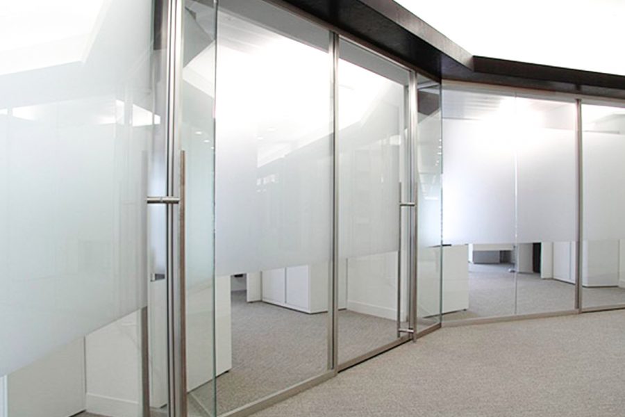 adesivo-jateado-chapado-parcial-1-1-900x600