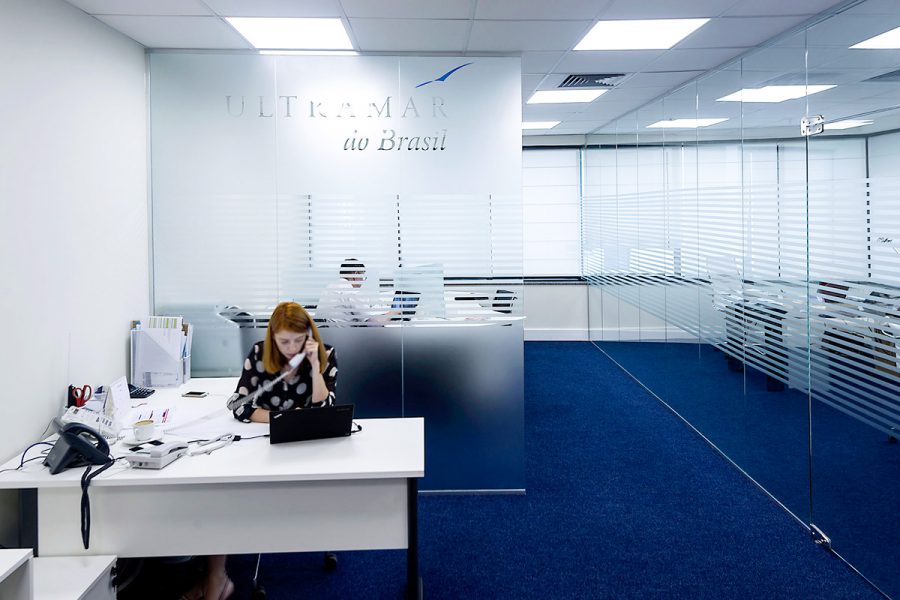 adesivo-jateado-tipo-persiana-2-1-900x600