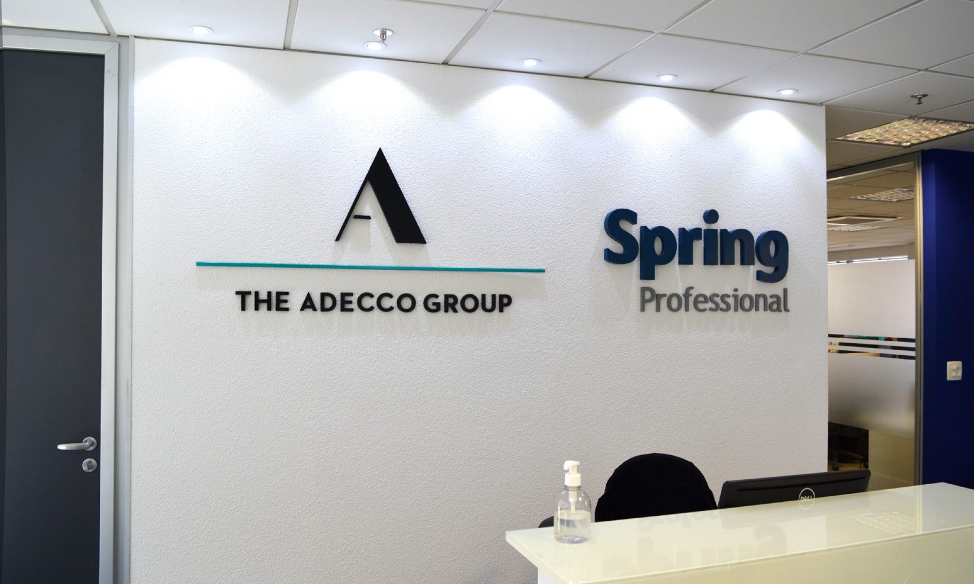 Spring Professional // comunicacão visual letra-caixa-adecco-3-1-2000x1200