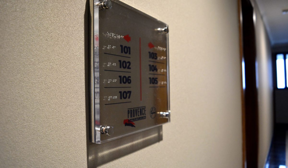 Condomínio Provence // sinalização placa-de-andar-condominio-e1530636143696-1200x700