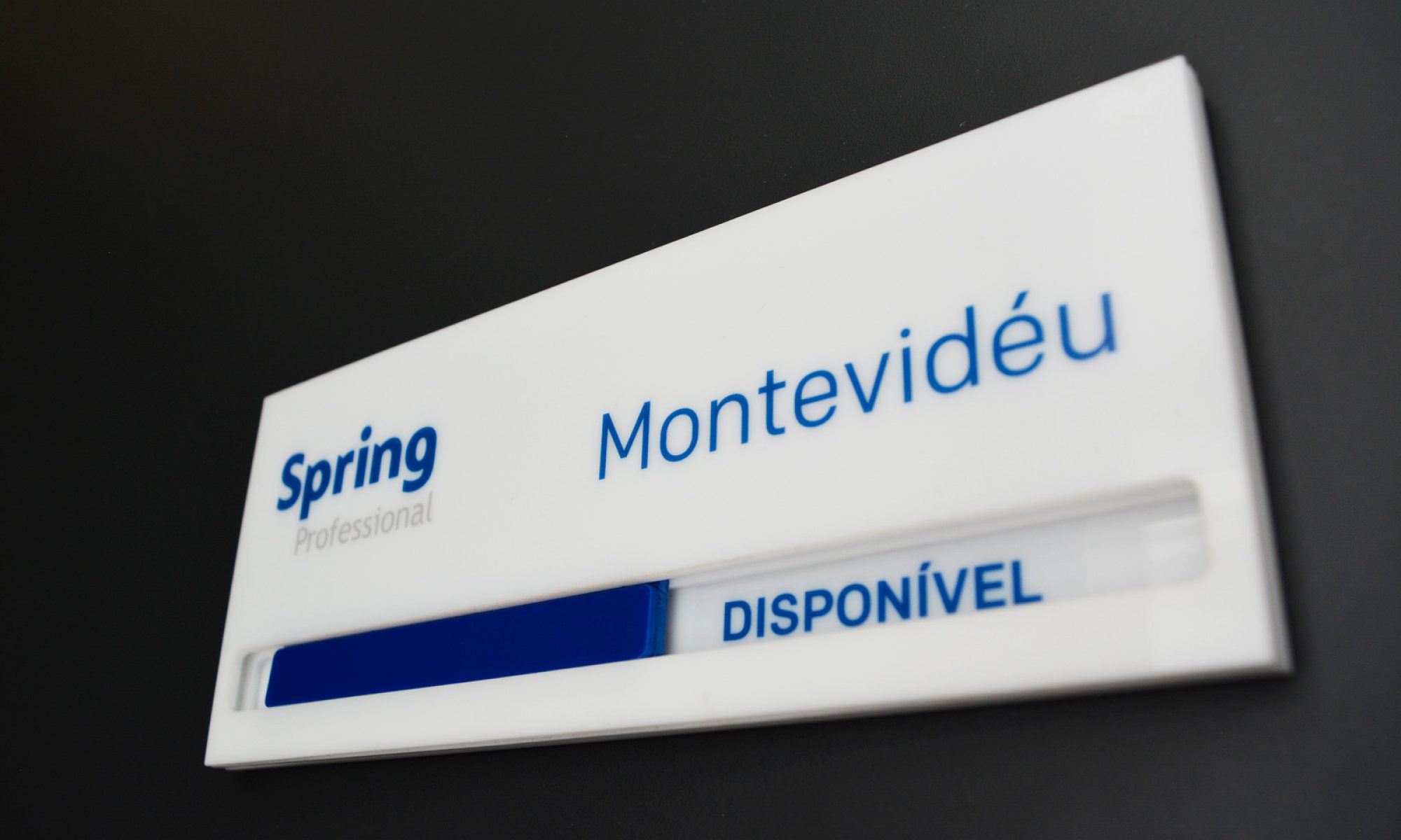Spring Professional // comunicacão visual placa-de-sala-ocupada-livre-1-2000x1200