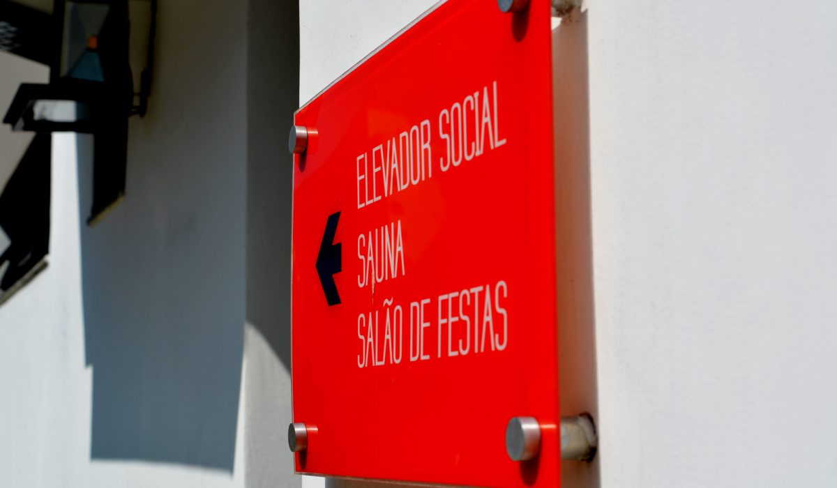 Condomínio Provence // sinalização placa-de-sinalizacao-condominio-2-1-1200x700