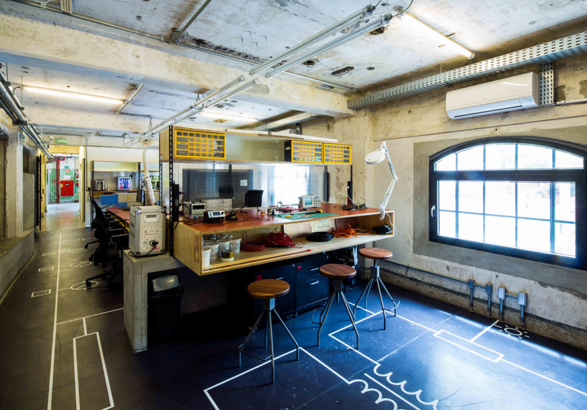 Red Bull Station // adesivação 39990009691-35-e1530630012543-2000x1400