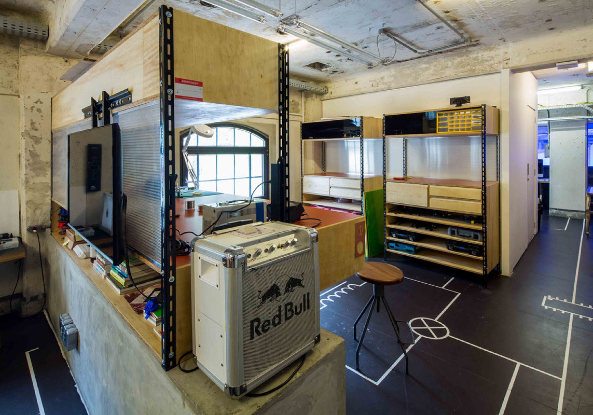 Red Bull Station // adesivação 39990011075-164-e1530629995921-2000x1400