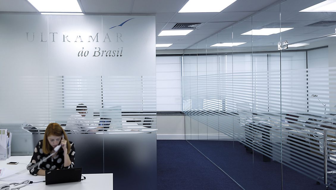 hometeste adesivo-jateado-ultramar-1-1130x640