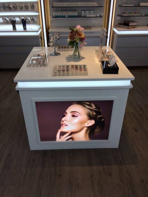 hometeste backlight-kryolan-1-1-480x640