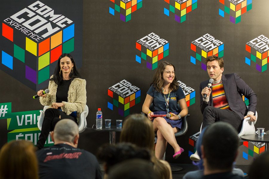 painel-backdrop-comic-con-coletiva-de-imprensa-1-1-900x600