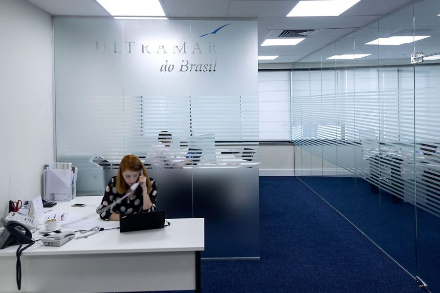 impressao-instalacao-adesivos-08-900x600