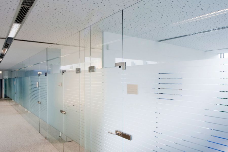 Instalação de Película Jateada instalacao-pelicula-jateada-01-900x600