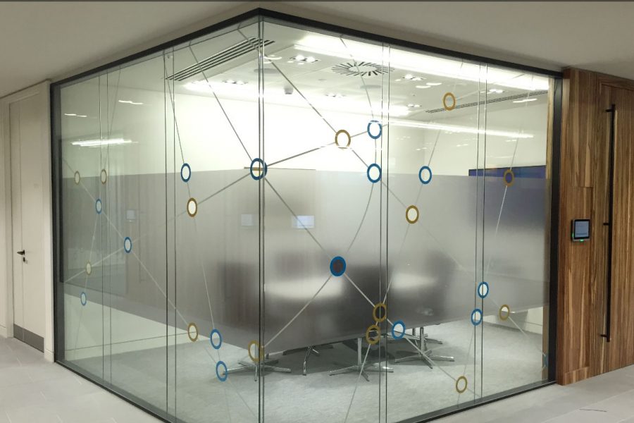 Instalação de Película Jateada instalacao-pelicula-jateada-02-900x600