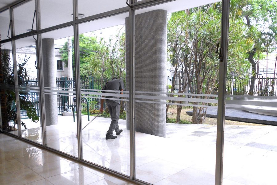 Instalação de Película Jateada instalacao-pelicula-jateada-05-900x600