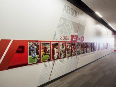 adesivo-parede-historia-empresa-3-400x300