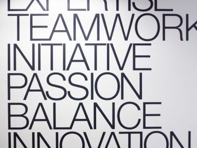 adesivo-parede-valores-frases-400x300