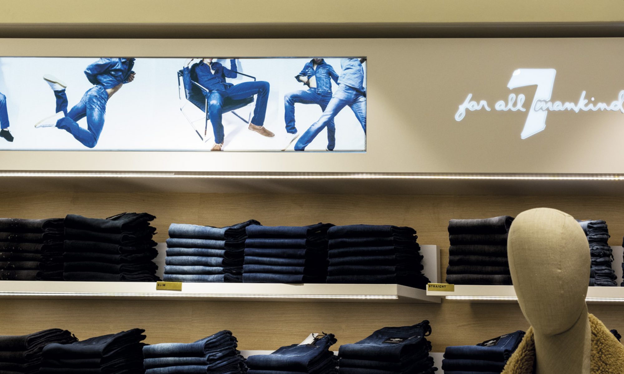 For all makind // letreiro e comunicação visual comunicacao-visual-for-all-makind-3-2000x1200