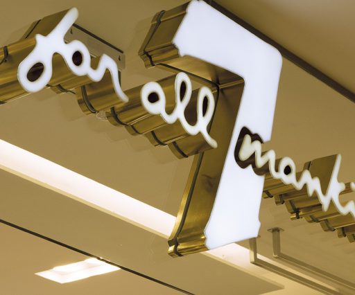 For all makind // letreiro e comunicação visual