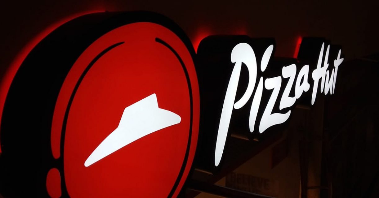 hometeste letreiro-luminoso-pizza-hut-1222x640