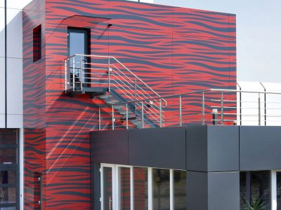 100 fachadas modernas de empresas para se inspirar empresa-fachada-comunicacao-visual-acm-adesivo-400x300