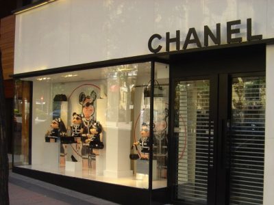 100 fachadas modernas de empresas para se inspirar fachada-loja-400x300