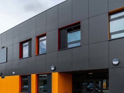 100 fachadas modernas de empresas para se inspirar fachada-loja-fabrica-400x300