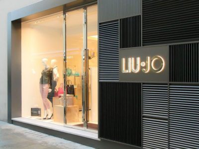 100 fachadas modernas de empresas para se inspirar fachada-loja-moda-400x300