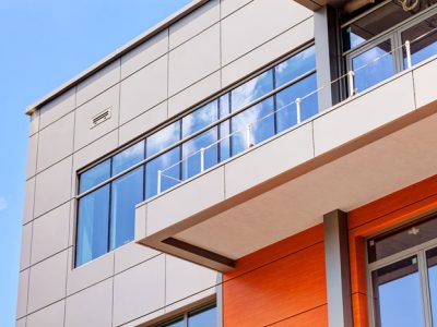 100 fachadas modernas de empresas para se inspirar fachada-revestimento-acm-fabrica-prata-400x300