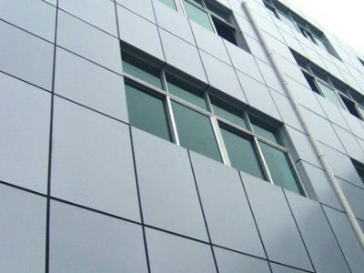 100 fachadas modernas de empresas para se inspirar revestimento-acm-prata-400x300